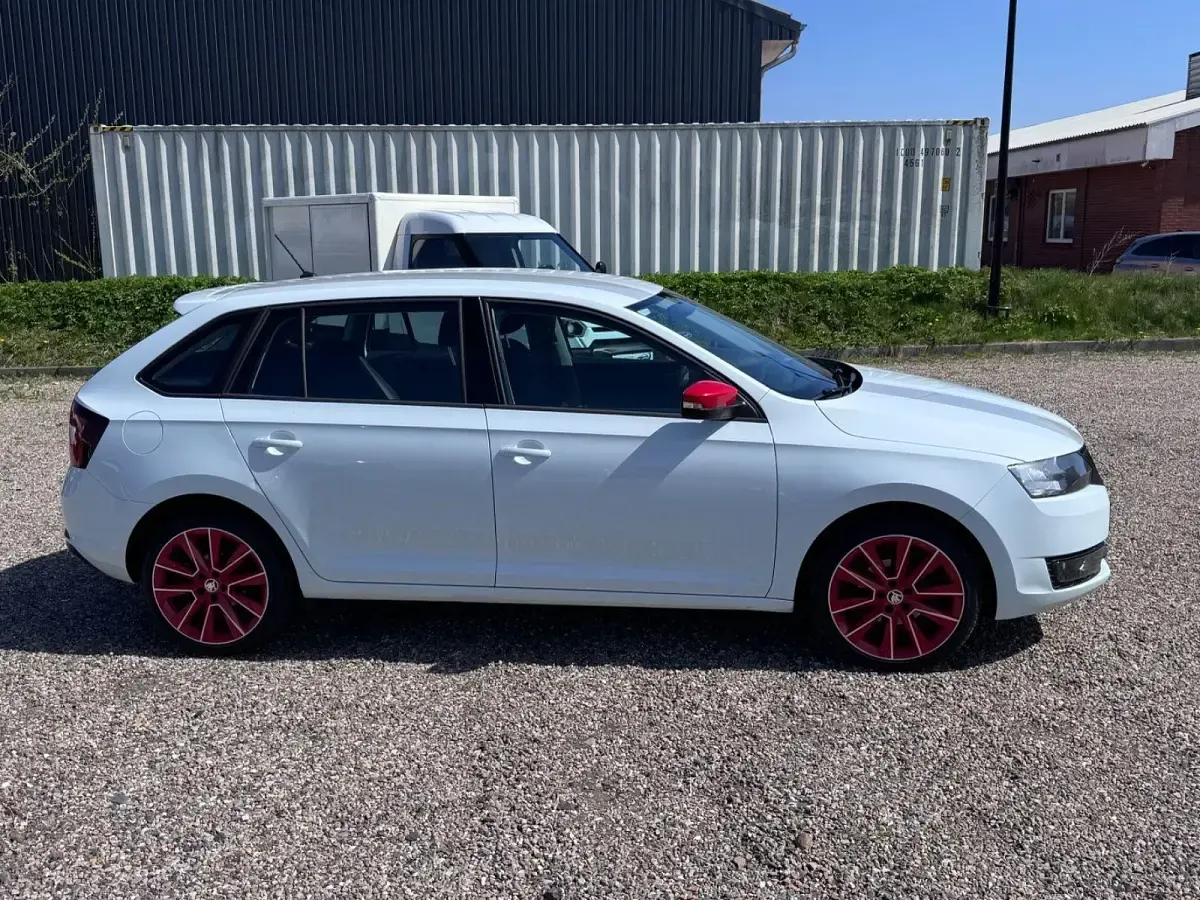 Second-hand Skoda Rapid 110 CP (80 kW) 2017 Alb Hatchback