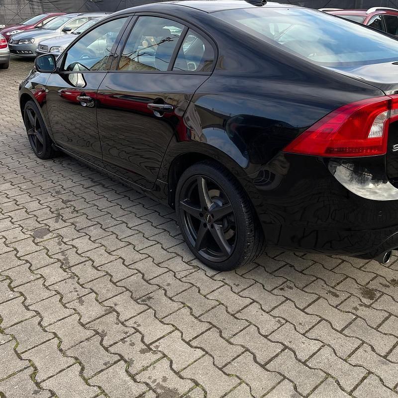 Gebraucht Volvo S60 150 PS (110 kW) 2015 Schwarz Limousine