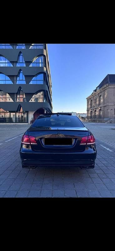 Gebraucht Mercedes E300 204 PS (150 kW) 2014 Schwarz Limousine