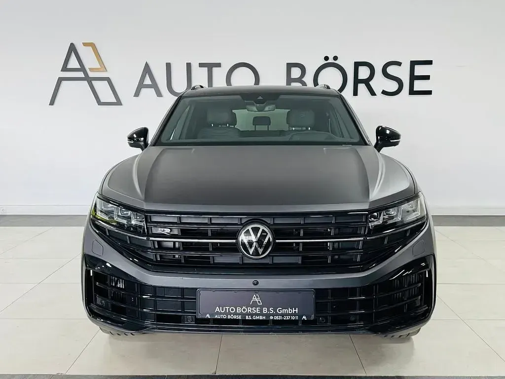 Gebraucht VW Touareg R 462 PS (339 kW) 2025 Grau SUV