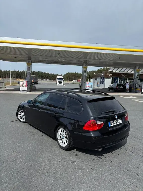 Gebraucht BMW 320 163 PS (119 kW) 2006 Schwarz Kombi