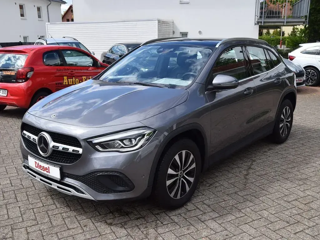 Gebraucht Mercedes GLA200 Style 150 PS (110 kW) 2022 Grau SUV