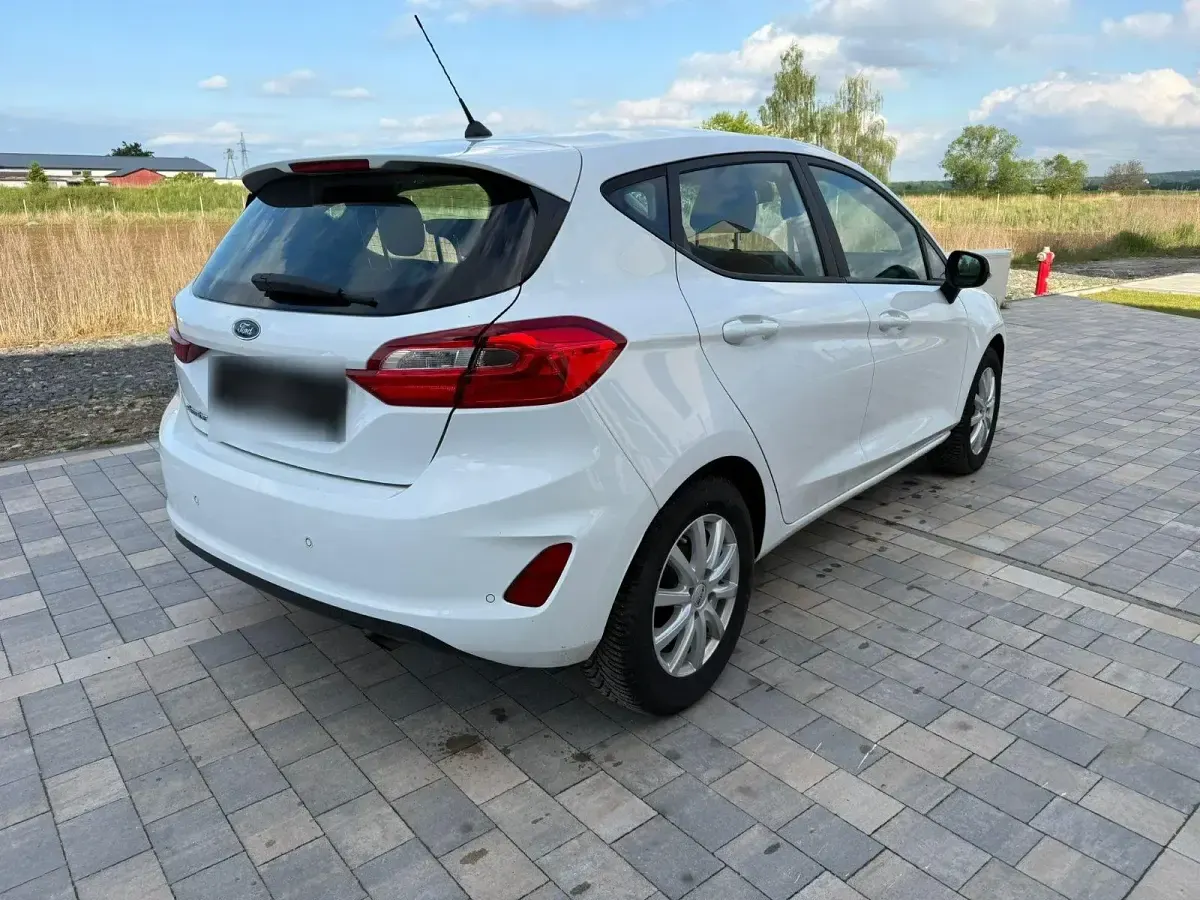 Używany Ford Fiesta 70 KM (51 kW) 2017 Biały Hatchback