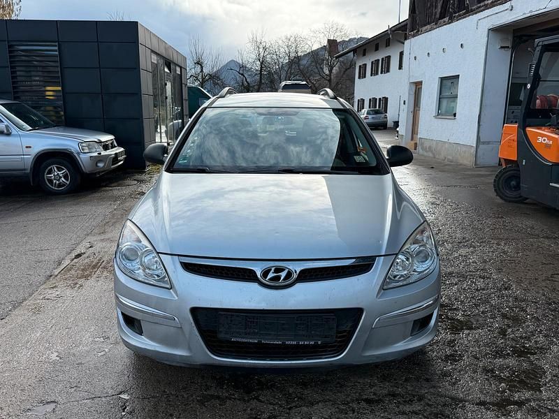 Gebraucht Hyundai i30 126 PS (92 kW) 2008 Silber Kombi
