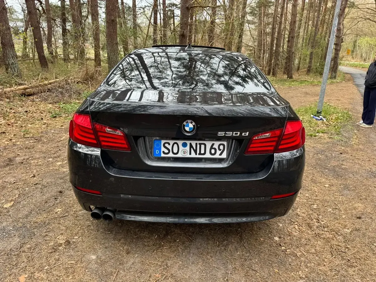 Gebraucht BMW 530 258 PS (189 kW) 2010 Schwarz Limousine