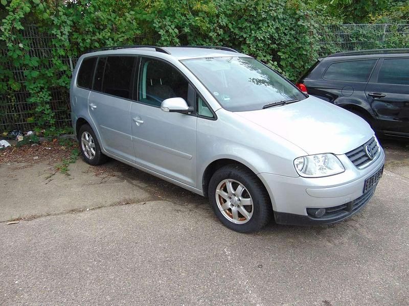 Reflexsilber metallic Gebraucht 2006 VW Touran Trendline Van / Kleinbus | 2.999 € (Etwas zu teuer) - Bild 1/4