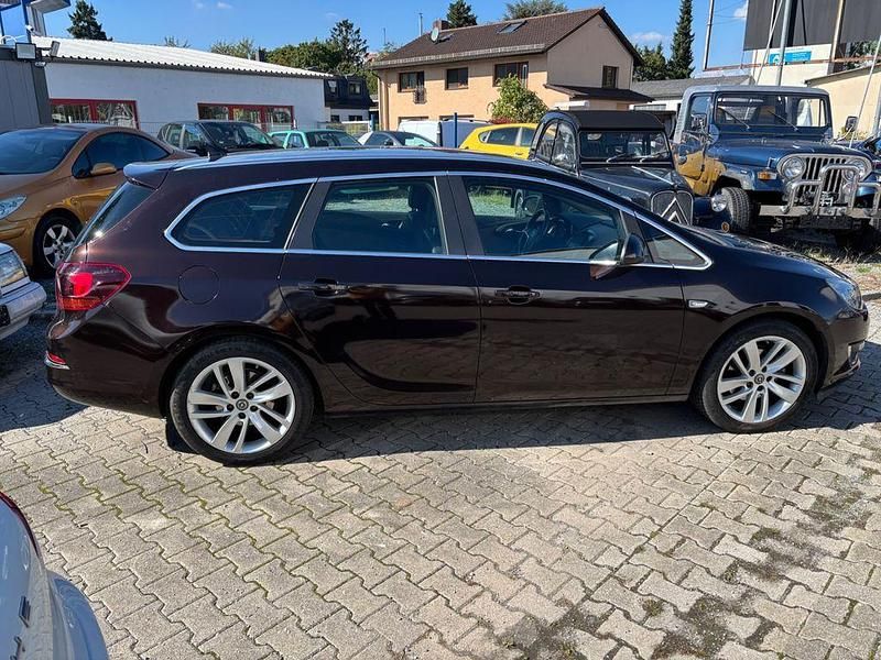 Braun Gebraucht 2014 Opel Astra Exklusiv Kombi | 3.240 € (Superpreis) - Bild 1/4