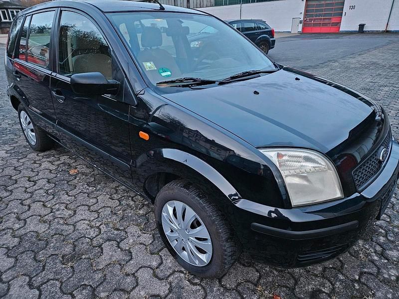 Schwarz Gebraucht 2005 Ford Fusion Ambiente Limousine | 1.750 € (Fairer Preis) - Bild 1/4