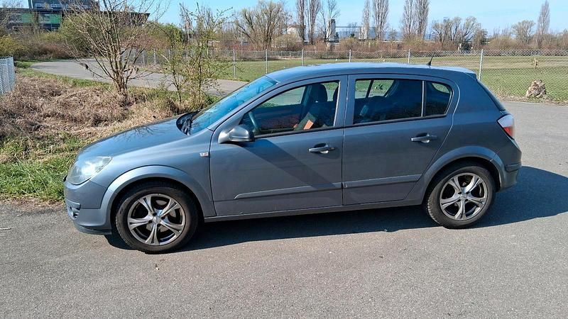 Gebraucht Opel Astra 90 PS (66 kW) 2004 Grau Limousine