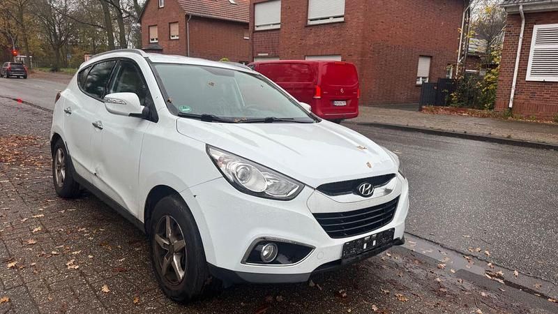 Gebraucht Hyundai ix35 Style 163 PS (119 kW) 2011 Weiß SUV