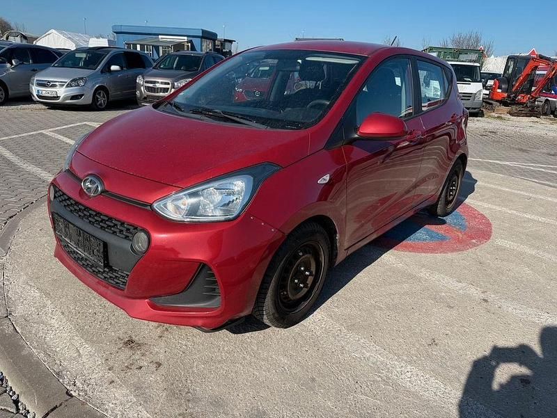 Gebraucht Hyundai i10 Classic 69 PS (50 kW) 2018 Rot Kleinwagen