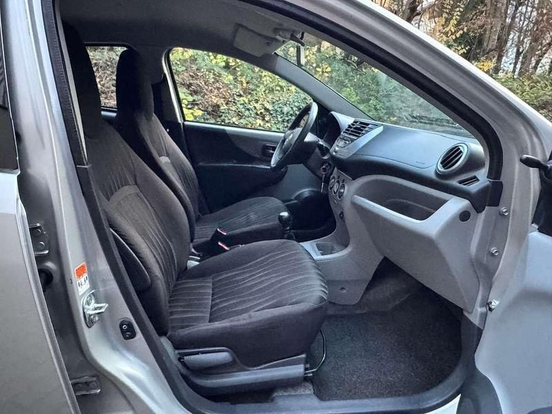 Gebraucht Nissan Pixo Acenta 68 PS (50 kW) 2011 Silver (m) Kleinwagen