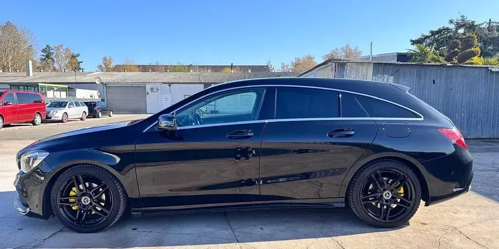 Gebraucht Mercedes CLA180 122 PS (89 kW) 2019 Schwarz Coupé