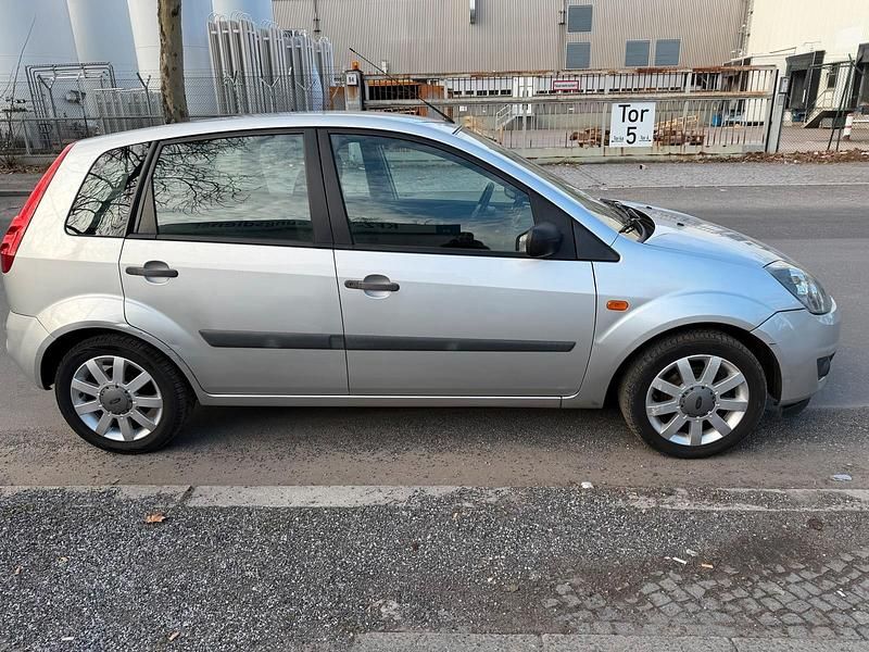Gebraucht Ford Fiesta 80 PS (58 kW) 2006 Silber Kleinwagen