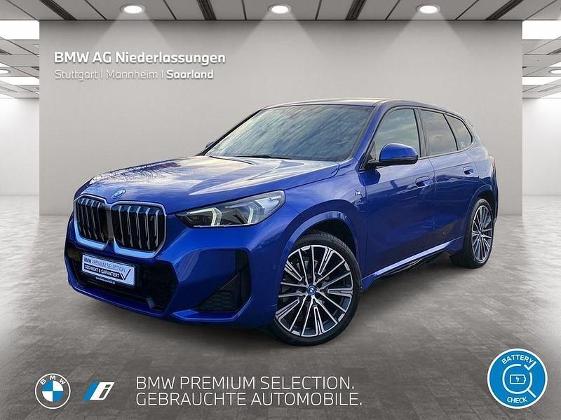 Blau Gebraucht 2022 BMW iX1 M Sport SUV | 39.990 € (Fairer Preis) - Bild 1/4