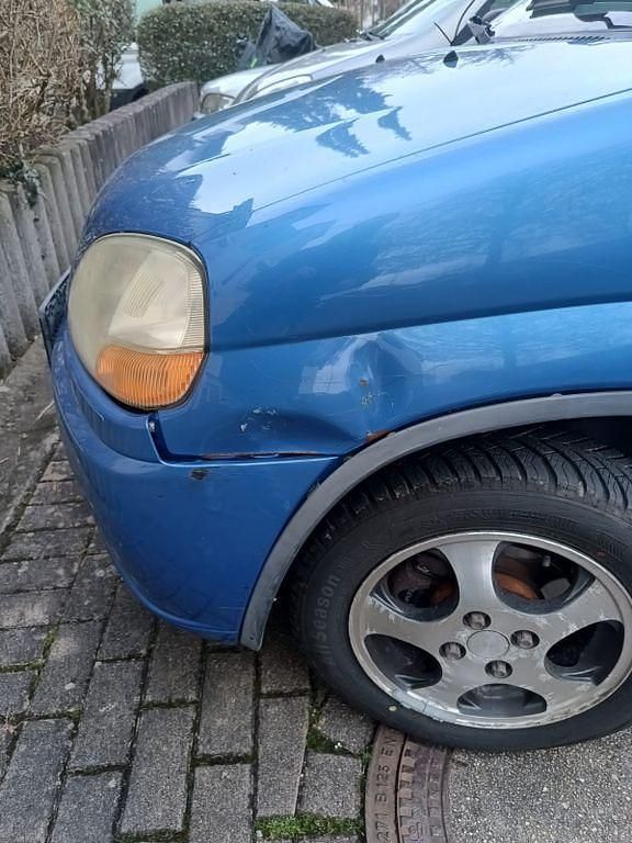 Second-hand Suzuki Ignis Club 83 CP (61 kW) 2004 Albastru Berlinǎ