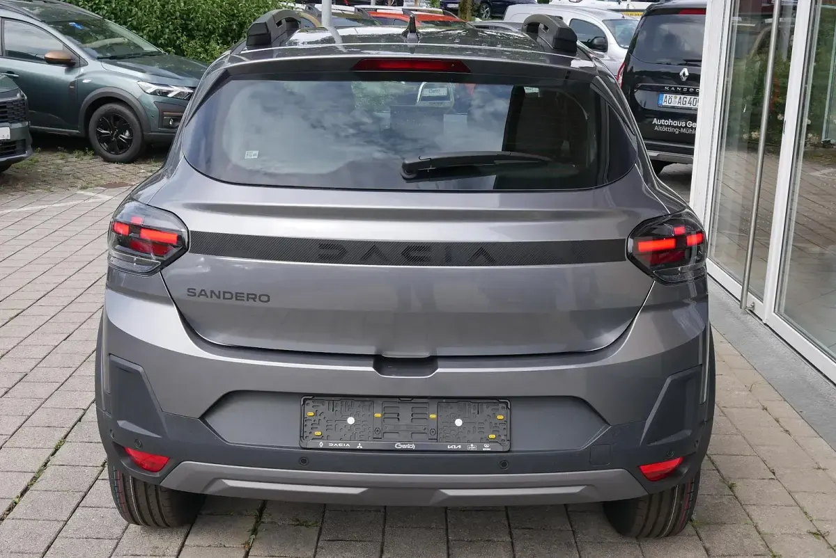 Neu Dacia Sandero Extreme 110 PS (80 kW) 2026 Metalliclackierung dolomitgr Limousine
