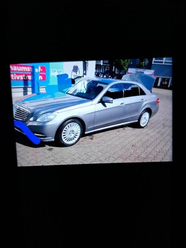 Gebraucht Mercedes E220 170 PS (125 kW) 2012 Silber Limousine