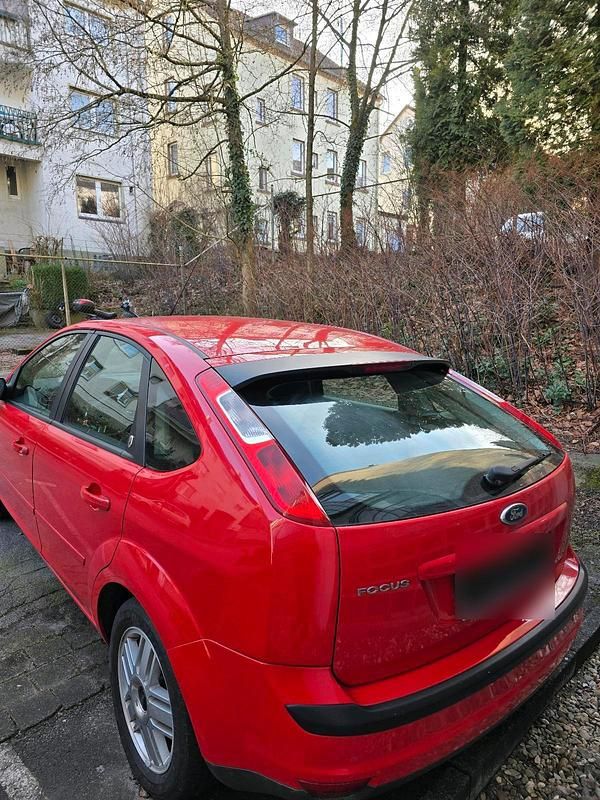 Gebraucht Ford Focus Ghia 116 PS (85 kW) 2005 Rot Limousine