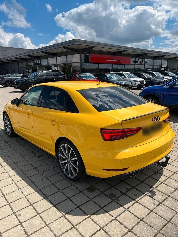 Gebraucht Audi A3 Sport 116 PS (85 kW) 2018 Gelb Limousine