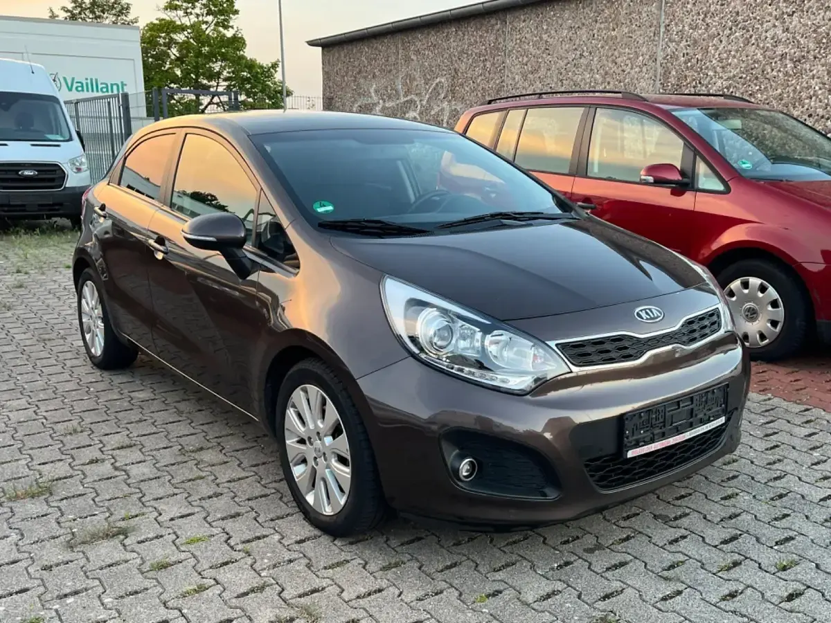 Gebraucht Kia Rio Spirit 90 PS (66 kW) 2011 Wendy brown met. Limousine