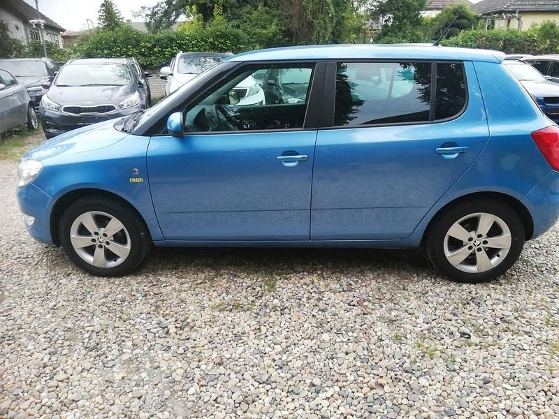 Gebraucht Skoda Fabia Fresh 86 PS (63 kW) 2013 Denimblau metallic Kleinwagen