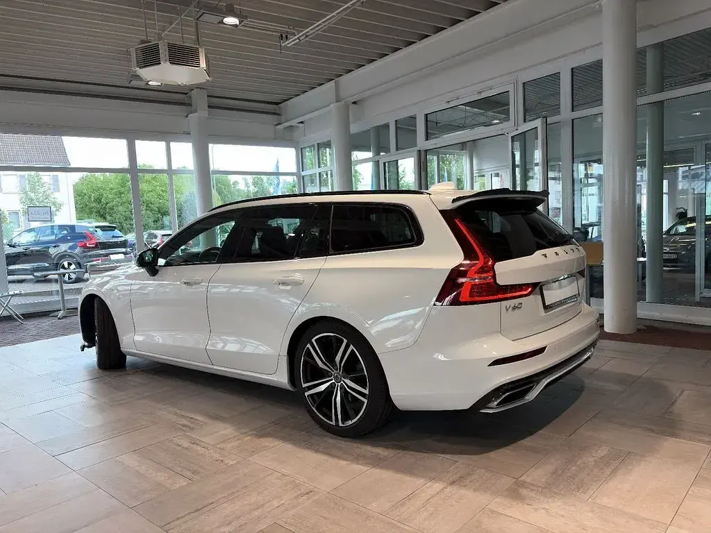 Gebraucht Volvo V60 R-Design 190 PS (139 kW) 2019 Weiß Kombi