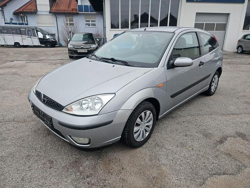 Gebraucht Ford Focus Trend 101 PS (74 kW) 2004 Silber Limousine