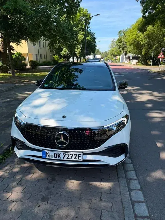 Gebraucht Mercedes EQA300 AMG line 167 kW (228 PS) 2024 Weiß SUV