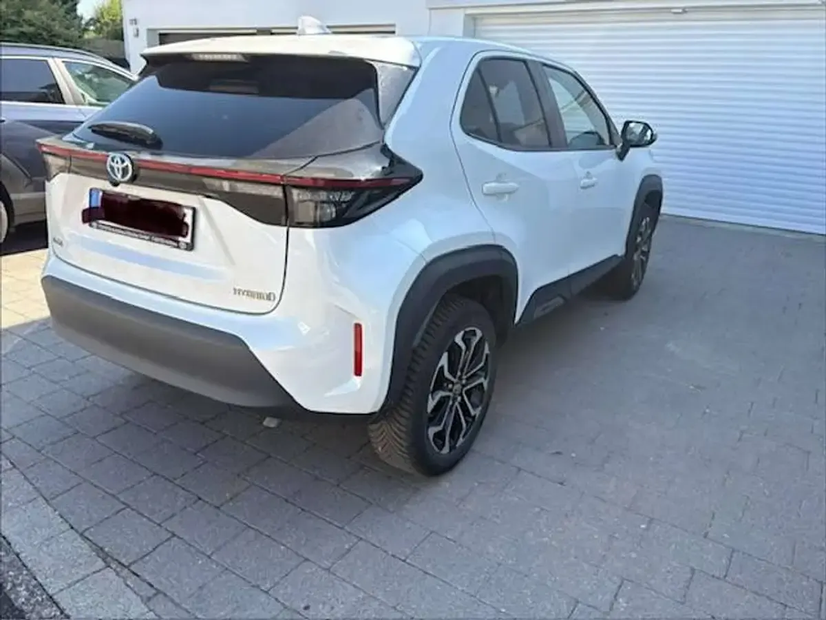 Gebraucht Toyota Yaris Cross Team 116 PS (85 kW) 2022 Weiß SUV