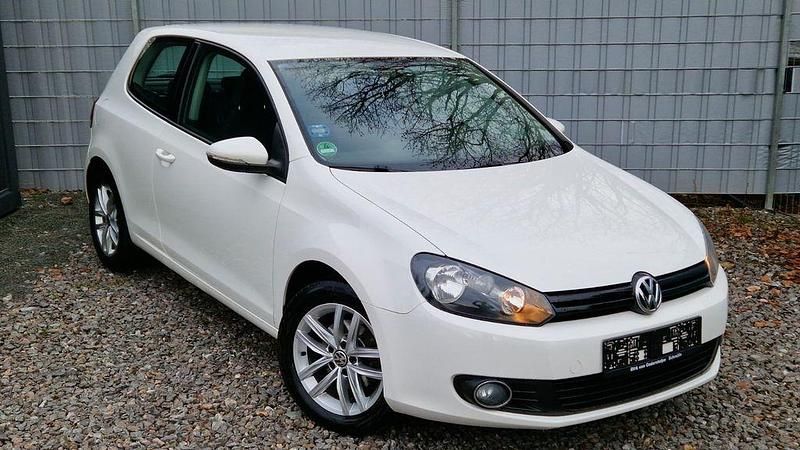 Gebraucht VW Golf VI Trendline 105 PS (77 kW) 2011 Weiß Kleinwagen