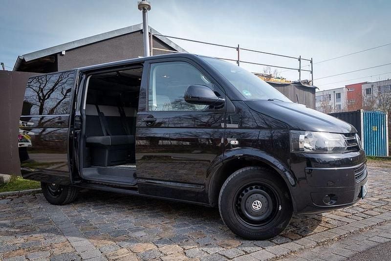 Second-hand VW T5 140 CP (102 kW) 2011 Negru Van