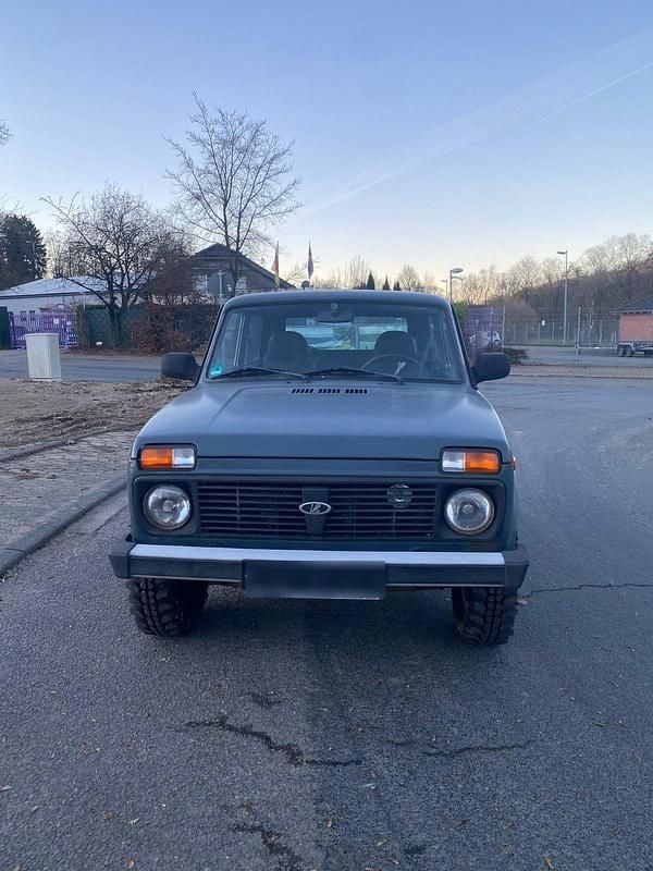 Gebraucht Lada niva 83 PS (61 kW) 2012 Schwarz SUV