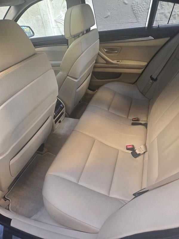 Gebraucht BMW 530 245 PS (180 kW) 2010 Silber Limousine