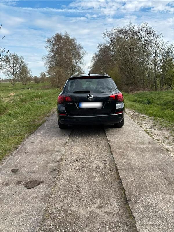 Gebraucht Opel Astra 125 PS (91 kW) 2012 Schwarz Kombi