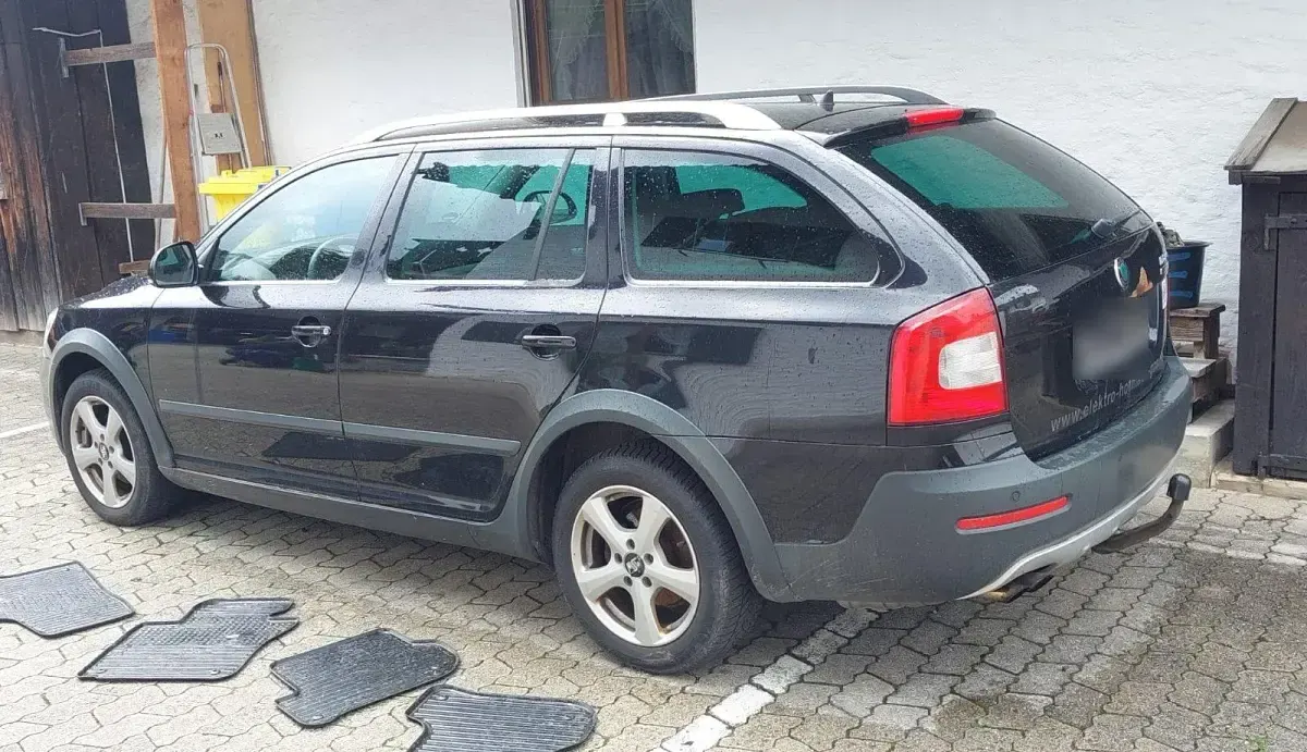 Gebraucht Skoda Octavia Scout 145 PS (106 kW) 2012 Schwarz Kombi