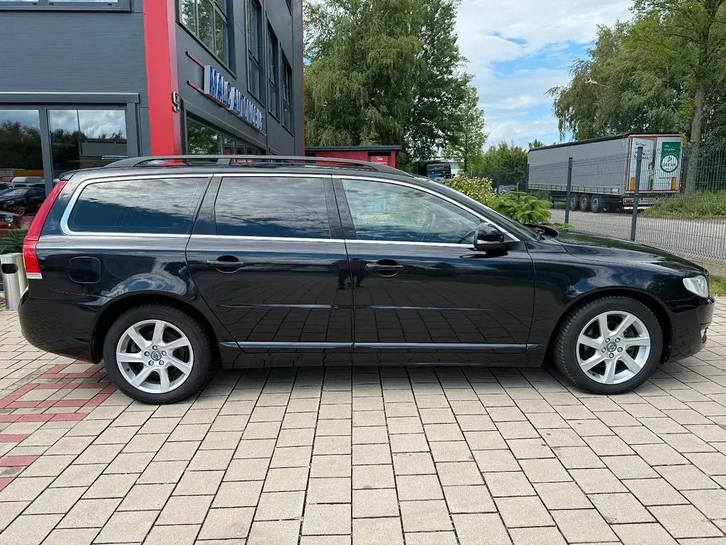 Gebraucht Volvo V70 Momentum 181 PS (133 kW) 2014 Schwarz Kombi
