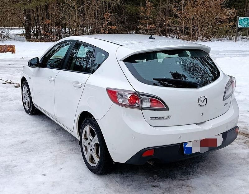 Weiß Gebraucht 2011 Mazda 3 Active Plus Limousine | 3.490 € (Fairer Preis) - Bild 1/4