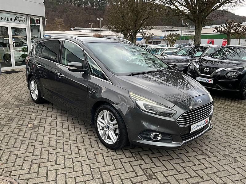 Gebraucht Ford S-MAX Titanium 179 PS (131 kW) 2015 Grau Van / Kleinbus