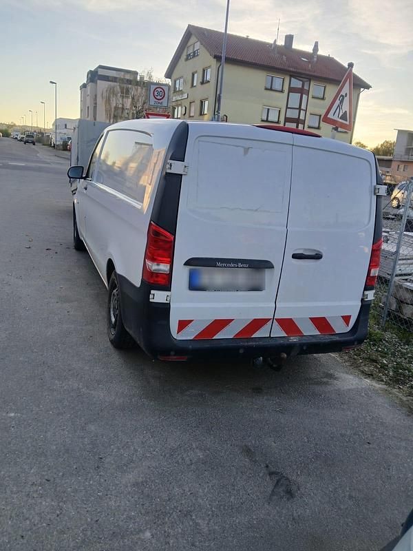 Usado Mercedes Vito 115 HP (84 kW) 2015 Branco Van