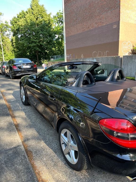 Schwarz Gebraucht 2010 Mercedes SLK200 Cabrio | 13.850 € (Fairer Preis) - Bild 1/4