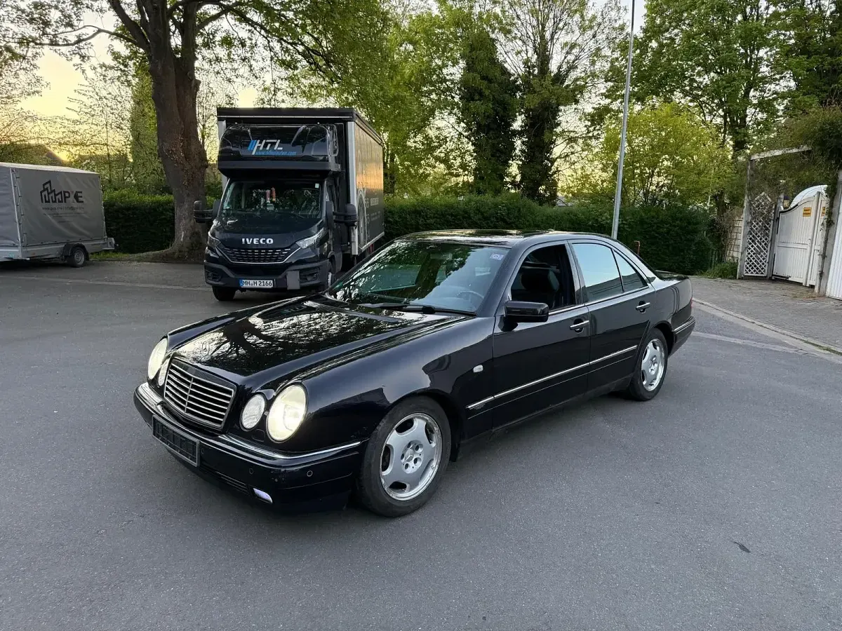 Gebraucht Mercedes E430 Avantgarde 279 PS (205 kW) 1998 Schwarz Limousine