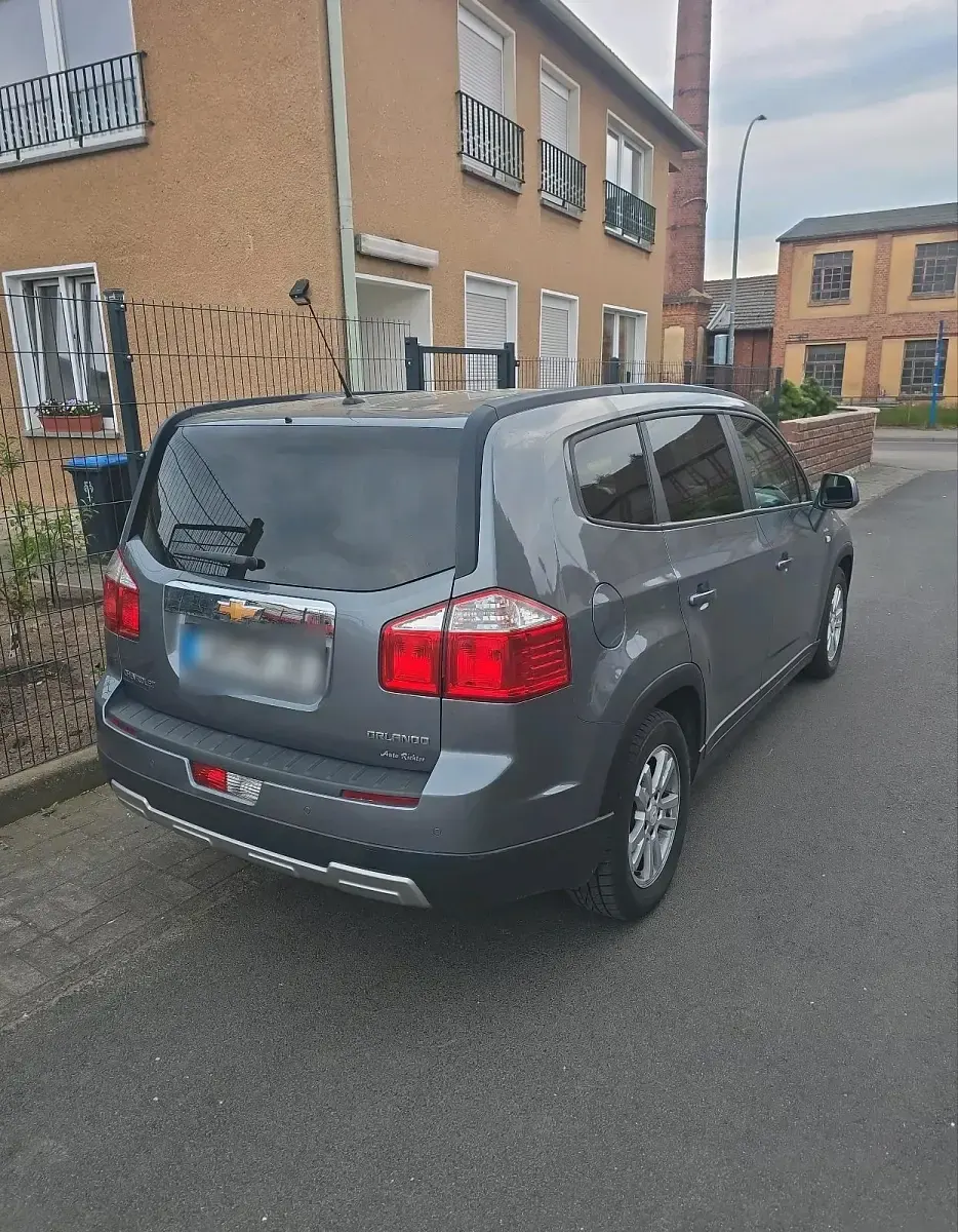 Gebraucht Chevrolet Orlando 141 PS (103 kW) 2011 Grau Van / Kleinbus