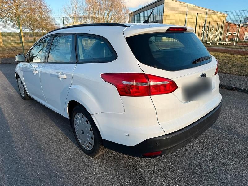 Gebraucht Ford Focus 105 PS (77 kW) 2016 Weiß Kombi