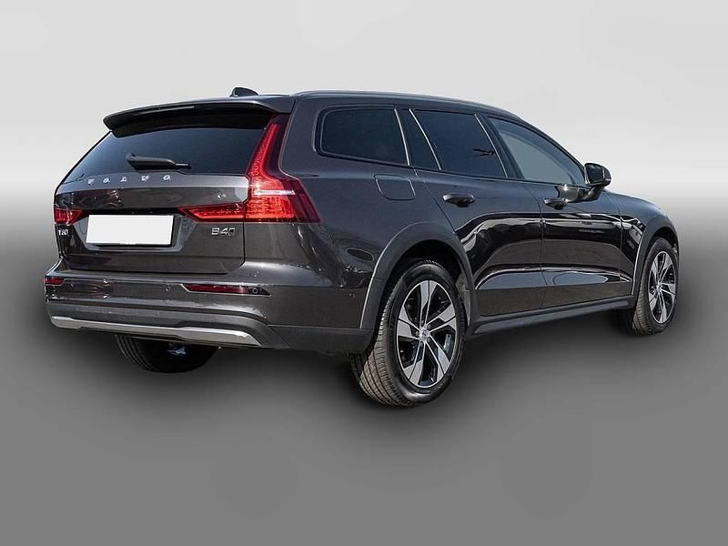 Gebraucht Volvo V60 CC Ultimate 197 PS (144 kW) 2023 Grau Kombi