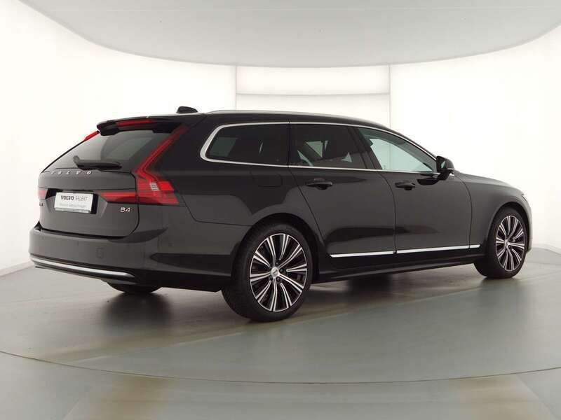 Gebraucht Volvo V90 Ultimate 197 PS (144 kW) 2023 Onyx black / metallic Kombi