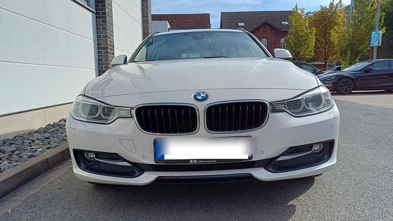 Gebraucht BMW 318 Sport Line 143 PS (105 kW) 2015 Weiß Kombi