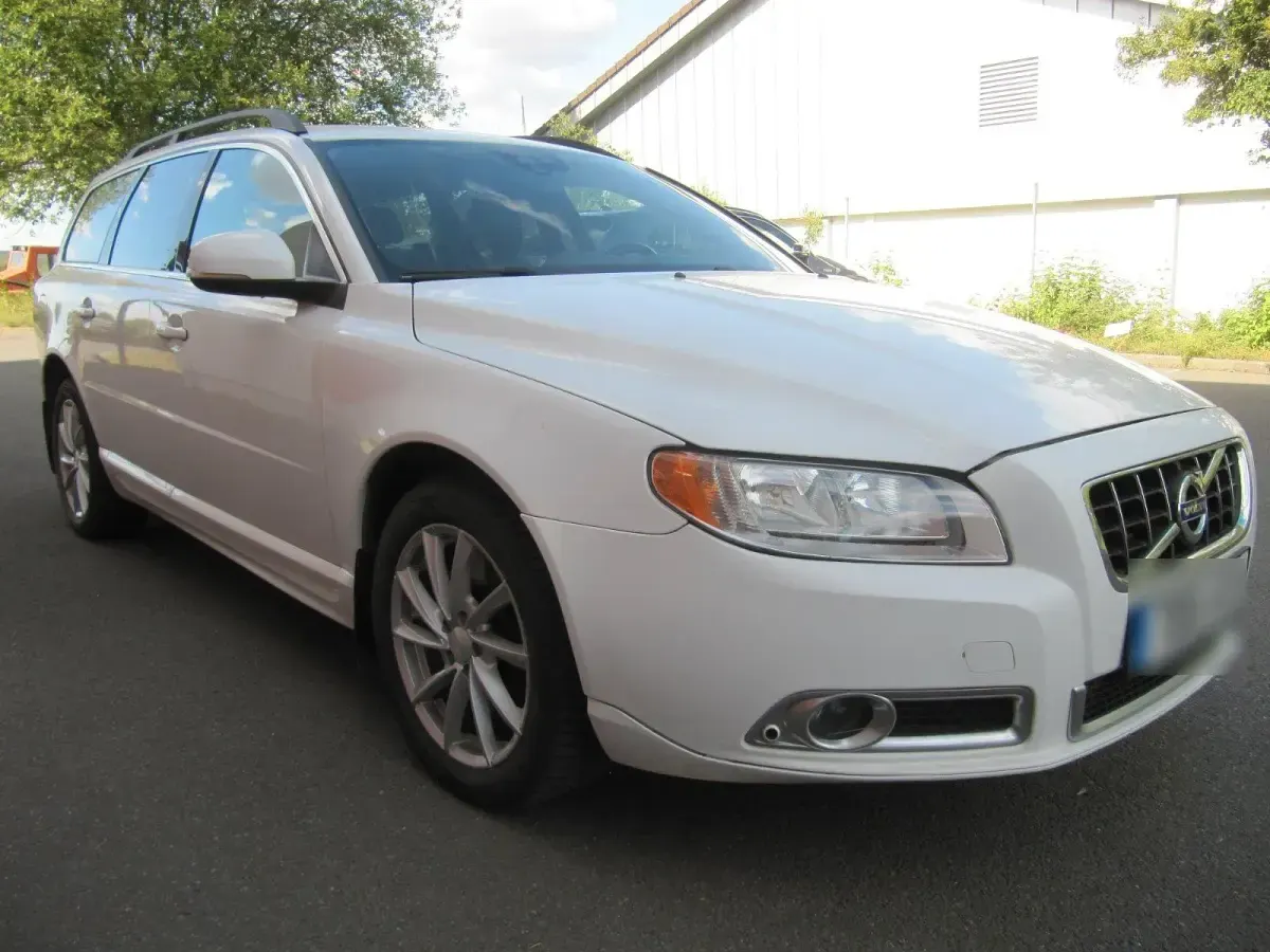 Gebraucht Volvo V70 215 PS (158 kW) 2012 Weiß Kombi