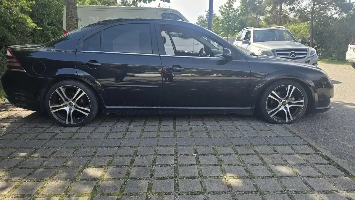 Używany Ford Mondeo 222 KM (163 kW) 2002 Czarny Sedan/Limuzyna