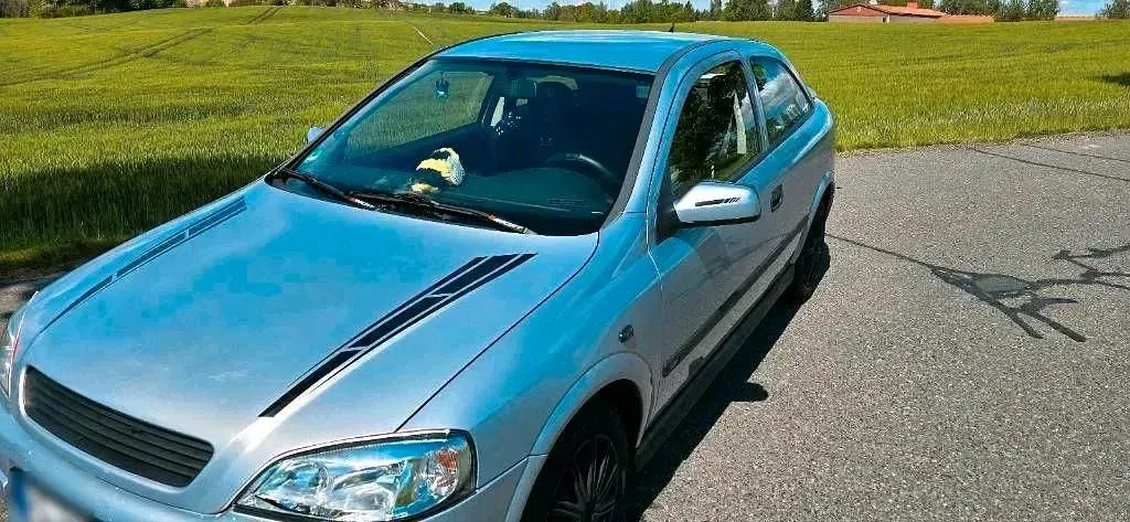 Gebraucht Opel Astra 75 PS (55 kW) 2000 Silber Limousine